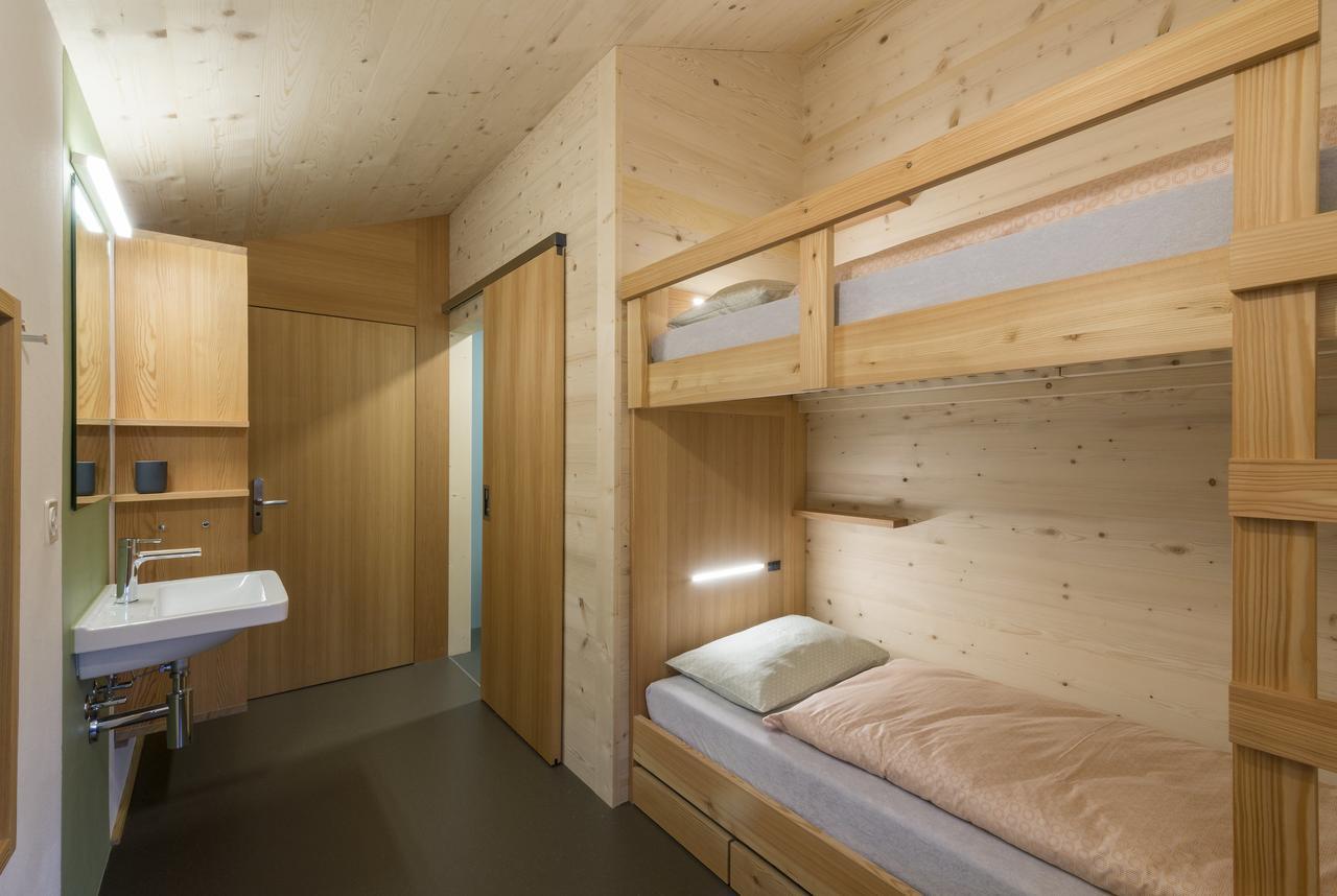 Zweibettzimmer mit Bad