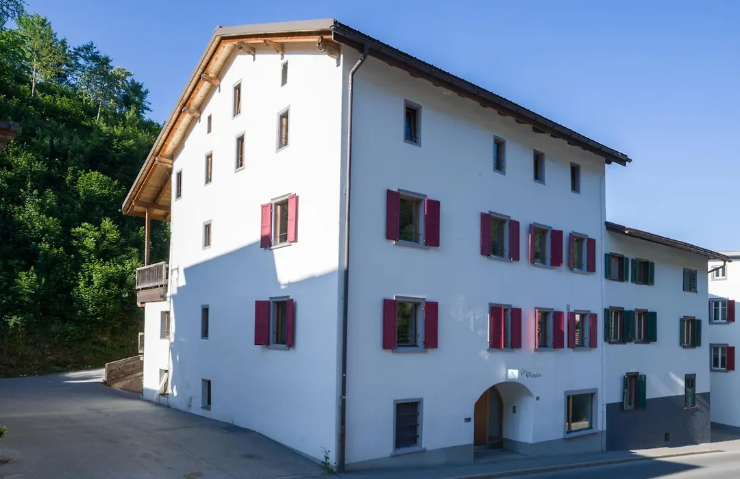 Jugendherberge Trin-1